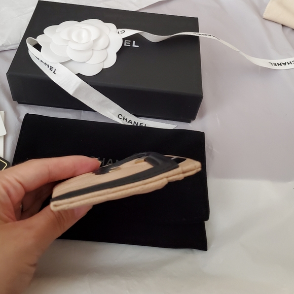 authentic Chanel filigree caviar card holder - Picture 4 of 16